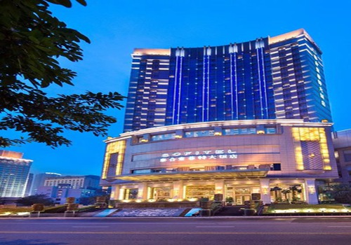 世界唯一飞跃珠峰航线开航20周年