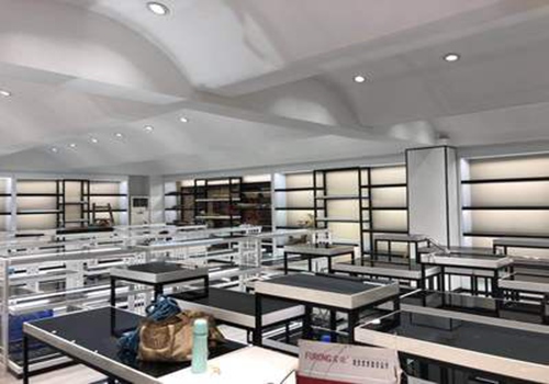 酒店如何在制度环境中构建动态能力